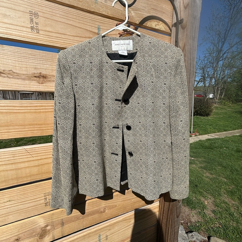 Jones New York Black and Cream Sport Coat with Textured Design & Matching Skirt